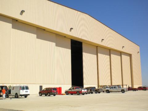 Robins Cargo Hanger